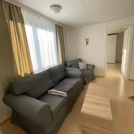 Loehr Apartman *