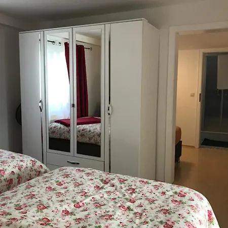 Loehr Apartament *